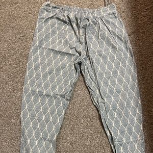 Printed capri pants